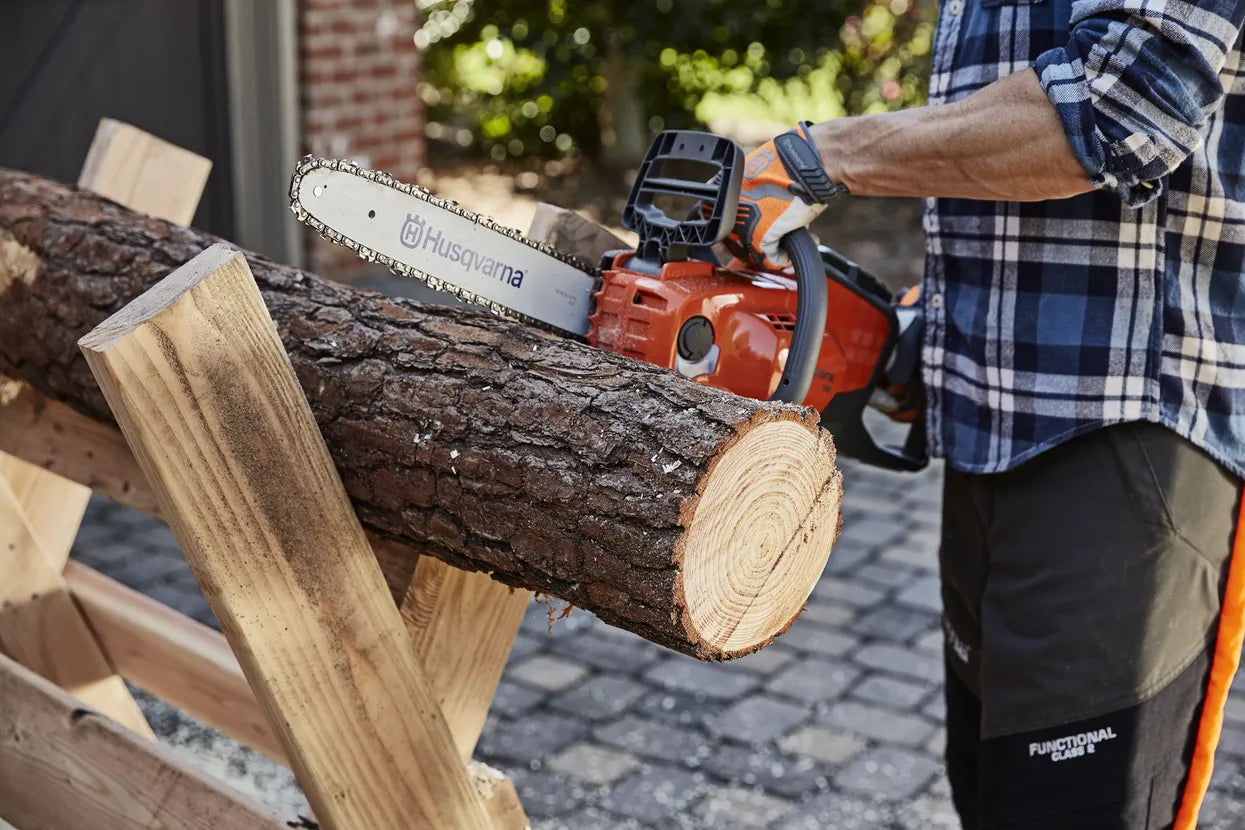 Motoferastrau Husqvarna 120i cu acumulator și încărcător