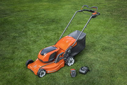 Masina de tuns gazon pe acumulatori Husqvarna LC 347ivx nu include acumulator si incarcator